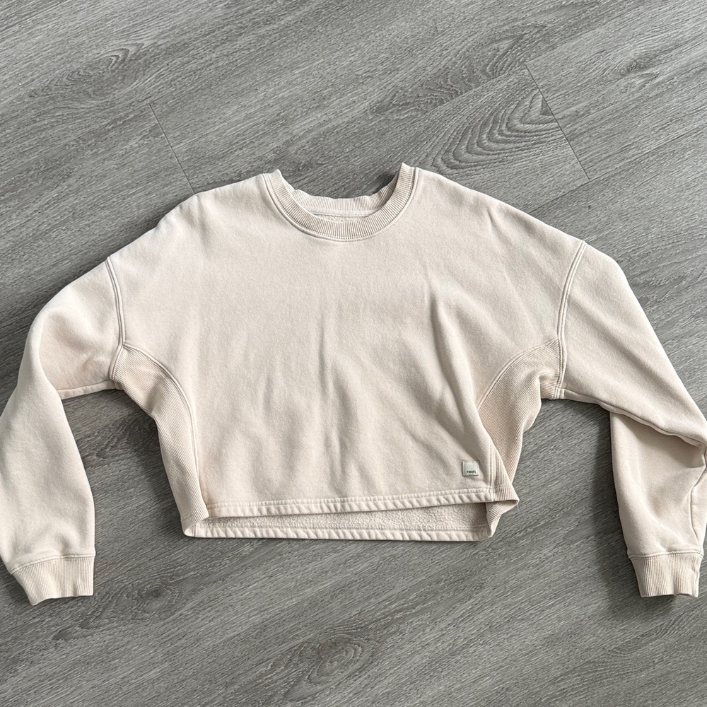 Vuori Women's Light Cream Cropped Sweatshirt